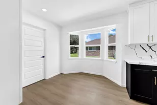 7114 Fox Run Dr, Angleton, TX 77515 - Photo 11