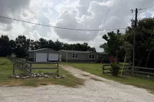 384 Red Fox Rd, Franklin, TX 77856 - Photo 1