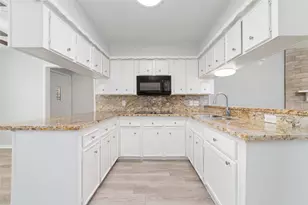 12207 Plumpoint Dr, Houston, TX 77099 - Photo 7