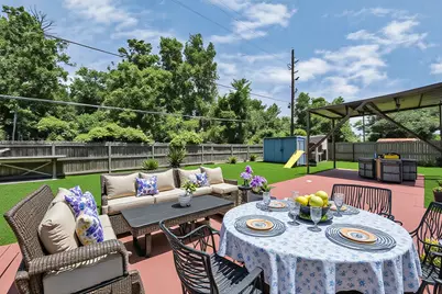 9915 Forest Hollow Drive, Baytown, TX 77521 - Photo 5