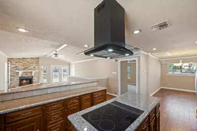 1303 Coral Way, Tiki Island, TX 77554 - Photo 13