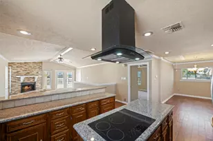 1303 Coral Way, Tiki Island, TX 77554 - Photo 13