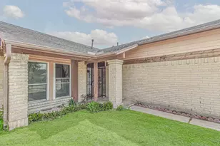 12054 Plumpoint Dr, Houston, TX 77099 - Photo 3