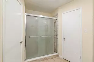 12054 Plumpoint Dr, Houston, TX 77099 - Photo 21