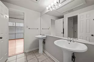 5718 Val Verde, Houston, TX 77057 - Photo 17