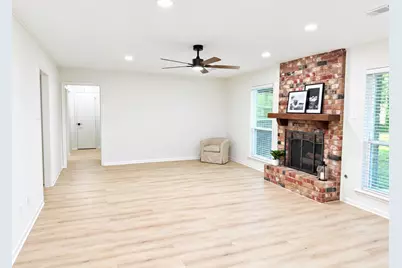 204 Royal Oaks Street, Huntsville, TX 77320 - Photo 13