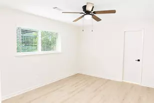 204 Royal Oaks St, Huntsville, TX 77320 - Photo 21