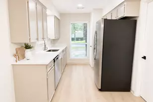 204 Royal Oaks St, Huntsville, TX 77320 - Photo 17