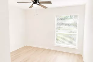204 Royal Oaks St, Huntsville, TX 77320 - Photo 29
