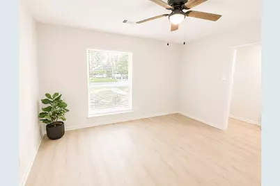 204 Royal Oaks Street, Huntsville, TX 77320 - Photo 9