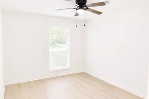 204 Royal Oaks St, Huntsville, TX 77320 - Photo 27