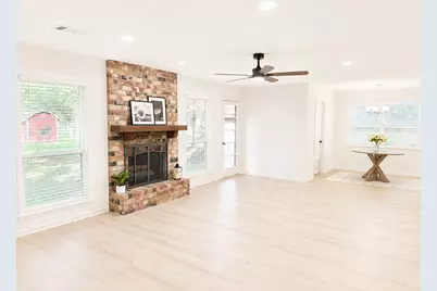 204 Royal Oaks Street, Huntsville, TX 77320 - Photo 11