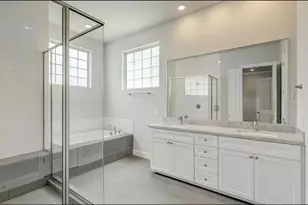 1040 W 26th St, Houston, TX 77008 - Photo 9