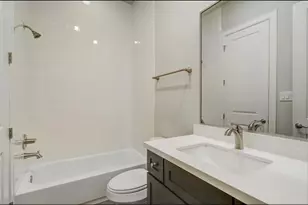 1040 W 26th St, Houston, TX 77008 - Photo 19