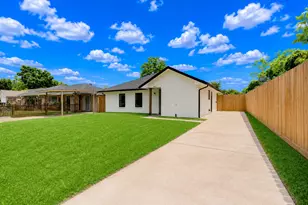 863 Marcolin St, Houston, TX 77088 - Photo 3