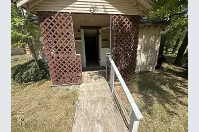 1025 E Young Street, Longview, TX 75602 - Photo 1