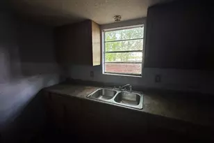 1025 E Young St, Longview, TX 75602 - Photo 3