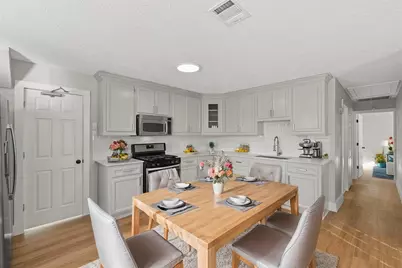 915 Avenue E, Rosenberg, TX 77471 - Photo 1