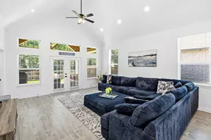 513 Little Spg Ct, Anahuac, TX 77514 - Photo 11