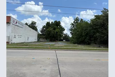 7003 Lyons Avenue, Houston, TX 77020 - Photo 1