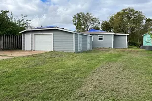 1507 W 5th St, Freeport, TX 77541 - Photo 7