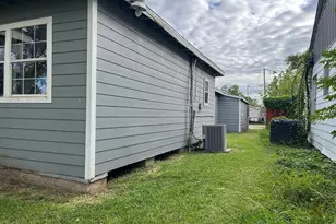 1507 W 5th St, Freeport, TX 77541 - Photo 9