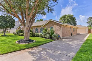 7 Park Ln, Galveston, TX 77551 - Photo 3