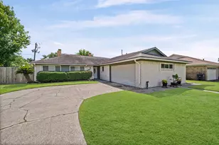 4915 Charnock Dr, Alvin, TX 77511 - Photo 3
