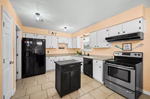 4915 Charnock Dr, Alvin, TX 77511 - Photo 9