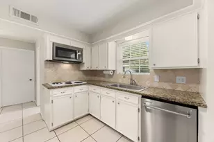 12514 Hazelwood Ln, Houston, TX 77077 - Photo 7