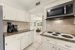 12514 Hazelwood Ln, Houston, TX 77077 - Photo 9