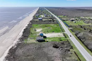 1220 Hwy 87 Hwy, Gilchrist, TX 77617 - Photo 1
