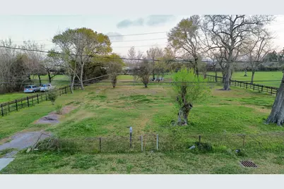 1003 Bowie Street, Baytown, TX 77520 - Photo 5