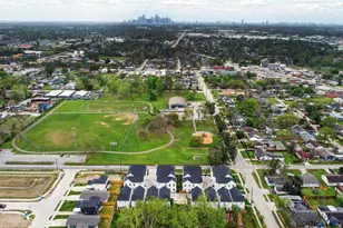 9902 Clark Rd, Houston, TX 77076 - Photo 37