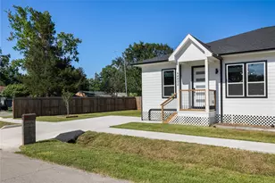 4802 Angleton St, Houston, TX 77033 - Photo 3