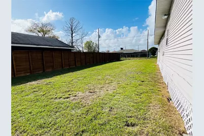 431 N 6th Street, La Porte, TX 77571 - Photo 17