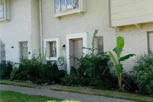 6551 S Briar Bayou Dr, Houston, TX 77072 - Photo 25