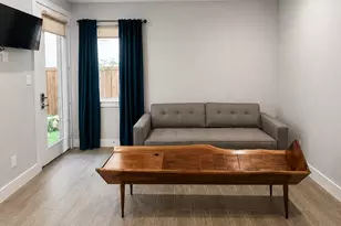2211 Worthington St, Dallas, TX 75204 - Photo 3
