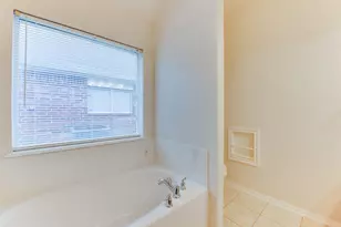 16014 Hidden Crest Dr, Houston, TX 77049 - Photo 23
