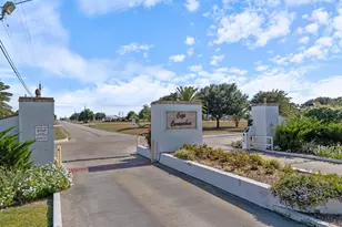 497 Arrowhead Dr, Palacios, TX 77465 - Photo 3