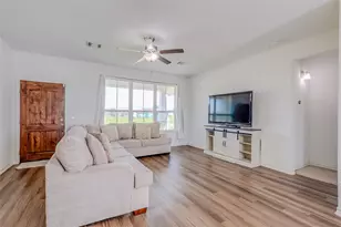 497 Arrowhead Dr, Palacios, TX 77465 - Photo 3