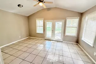 1608 Michael St, El Campo, TX 77437 - Photo 9