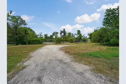 2810 Preston Ave Drive, Pasadena, TX 77502 - Photo 5