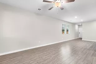 2010 W Darlington Oak Ct, Conroe, TX 77304 - Photo 9