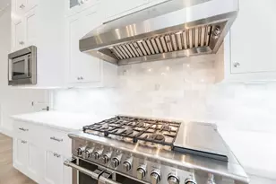 7546 Awty School Ln, Houston, TX 77055 - Photo 17