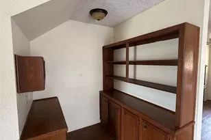 921 S 6th St, La Porte, TX 77571 - Photo 5