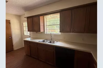 921 S 6th Street, La Porte, TX 77571 - Photo 7