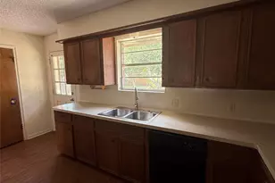 921 S 6th St, La Porte, TX 77571 - Photo 7