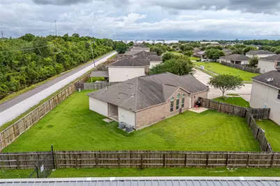 8234 Hall View Drive, Houston, TX 77075 - Photo 29