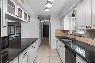 6401 Olympia Dr, Houston, TX 77057 - Photo 23